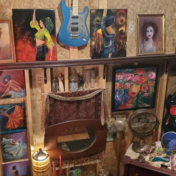 Meet your Posher, Lisa - Picture 3 of 4